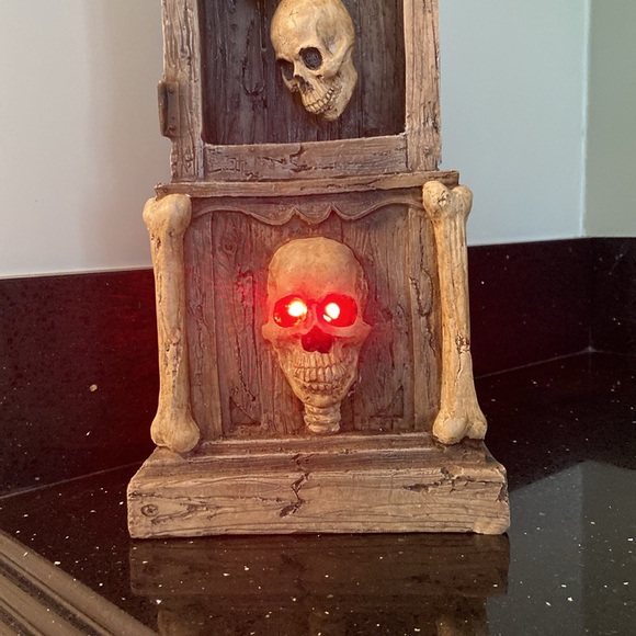 26” Grandin Road Skeleton Skulls Tabletop Grandfather Lit Clock Spooky Halloween - Picture 11 of 17